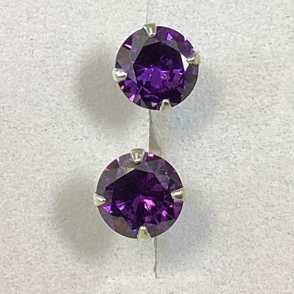 Amethyst Stud Earrings Round Cut Gemstone Minimalist Jewelry‎ - Picture 4 of 4